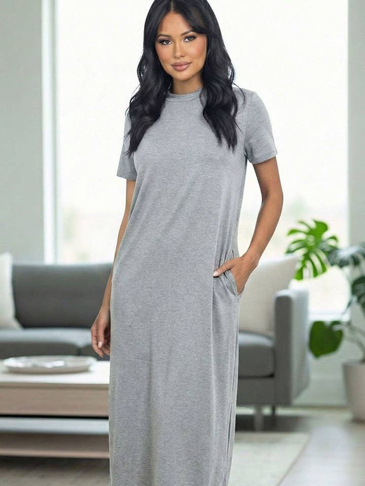 Robe t-shirt longue confortable avec poches latérales pour la vente par CAPELLA APPAREL