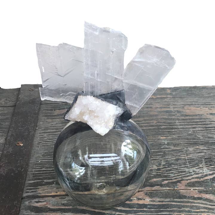 Flotteur à géode Selenite S (petit) pour la vente par Jamie Dietrich Designs