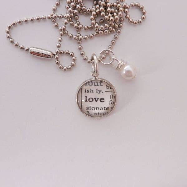Collana con ciondolo «Love» 1/2 per la vendita all'ingrosso da parte di KraftyKash Designs