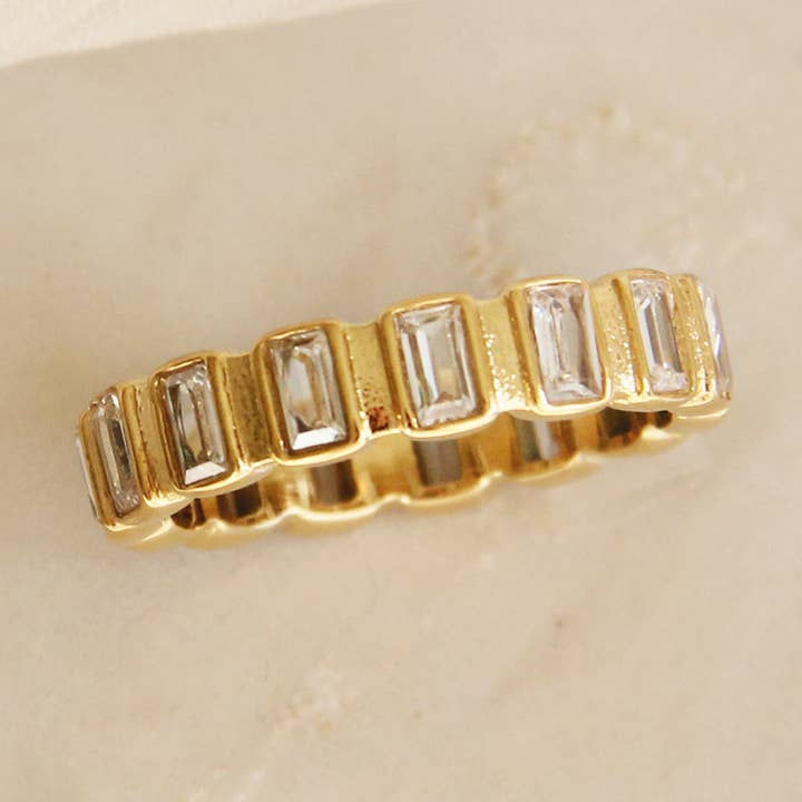 Bague Baguette Eternity Band pour la vente par MAIVE