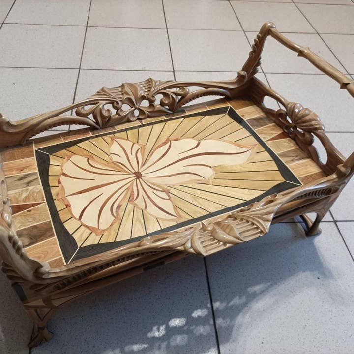Table d'appoint en bois sculpté à la main avec plateau mosaïque réversible pour la vente par Prut63683
