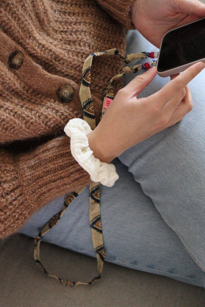 Maho - Wholesale Phonecase Strap - César Paisley Beige4