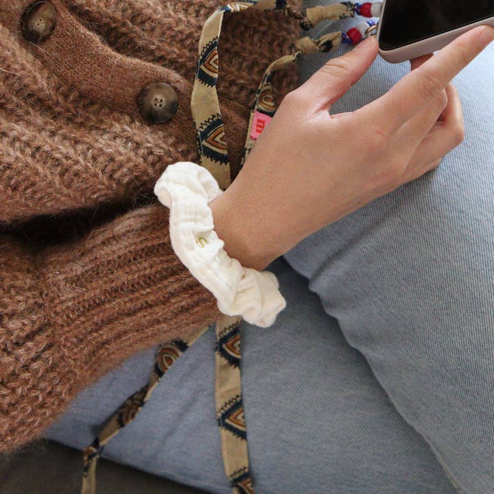 Maho - Wholesale Phonecase Strap - César Paisley Beige4