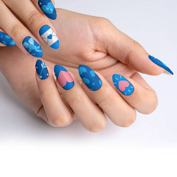Blauwe Heartburst Romance Press-On Nagels voor wholesale door FYNE BODY