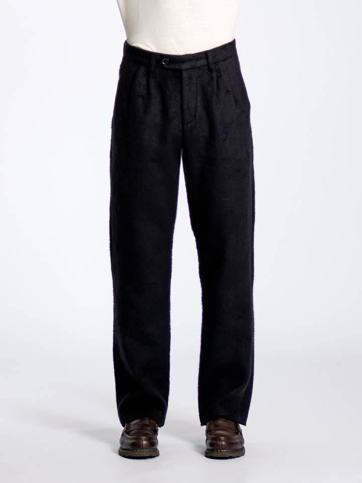 Pantalón plisado, pelo cepillado negro para venta al por mayor de Far Afield