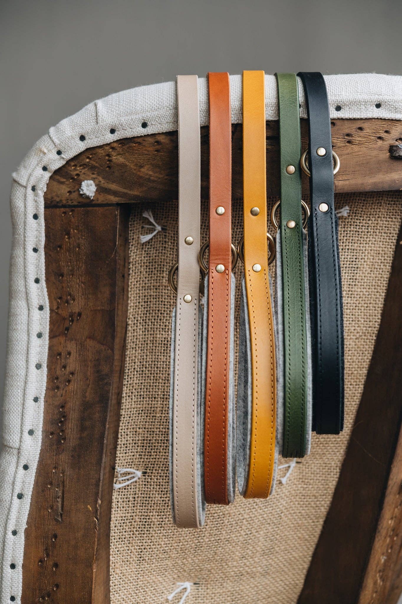 BAND&ROLL - Wholesale Pet Leash - Dog - LIGHTWEIGHT SHORT LEATHER LEASH. HITCH air16