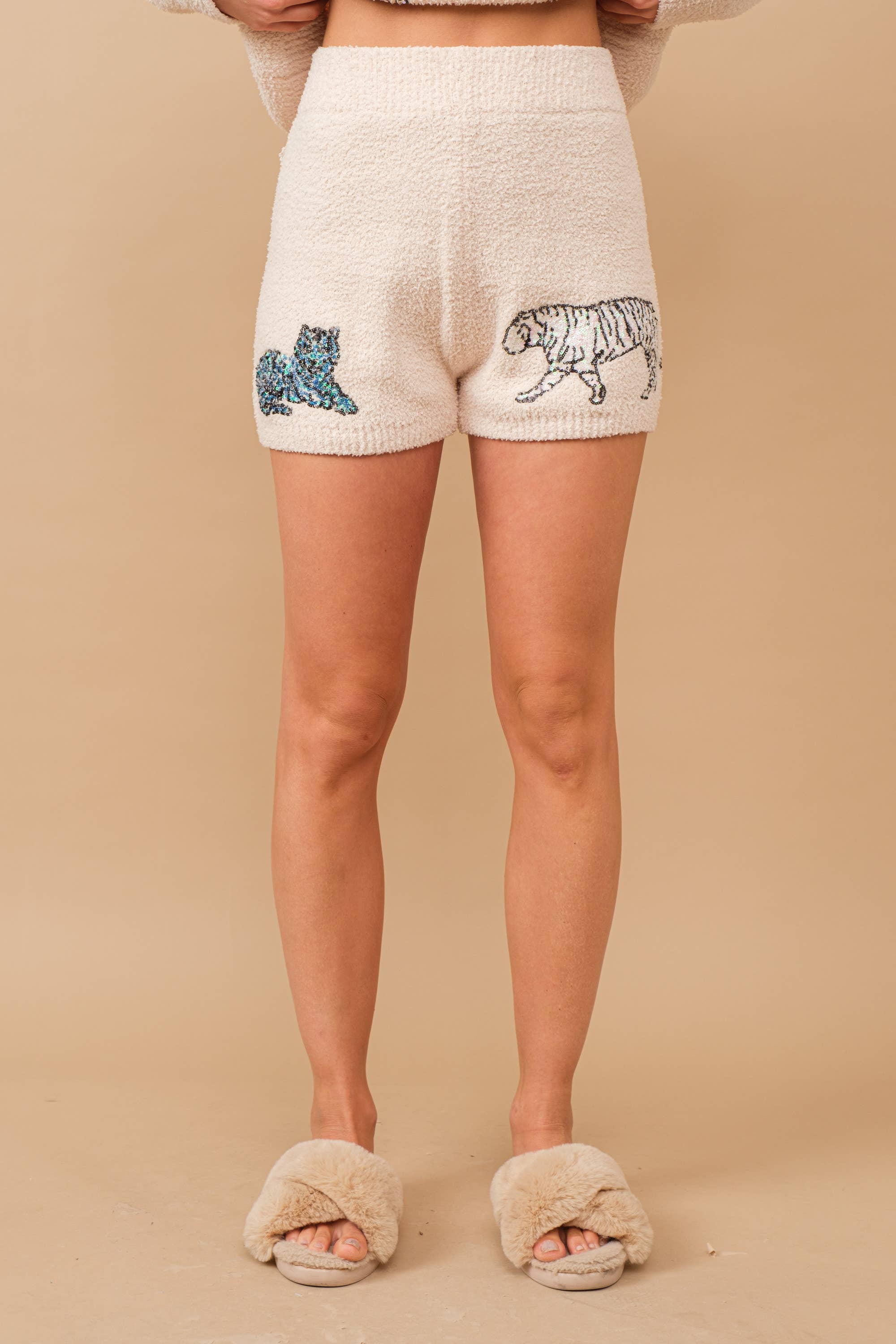 Blue B - Venta al por mayor Conjunto de ropa cómoda - Mujer - Conjunto cómodo de suéter y shorts adornados con secuencias de tigres multicolores7