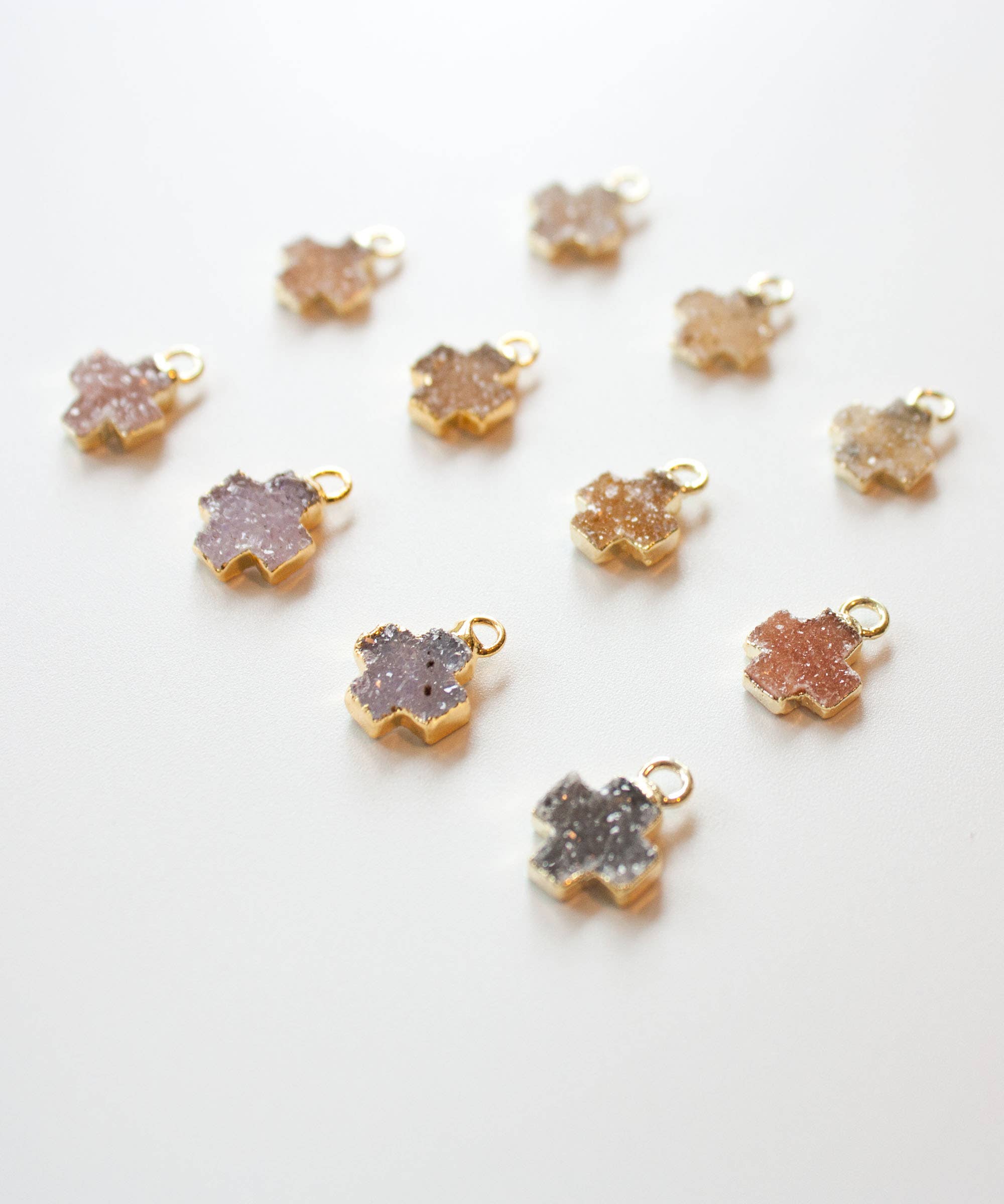 Pure Indigo Design - Vendita all'ingrosso Collana con ciondolo/pendaglio - Celeste Druzy - Collana con croce6