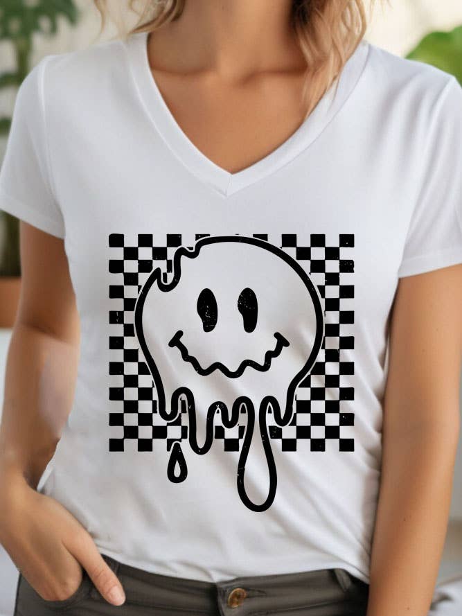 T-shirt unisexe à col en V à motif smiley à carreaux pour la vente par Top Avenue
