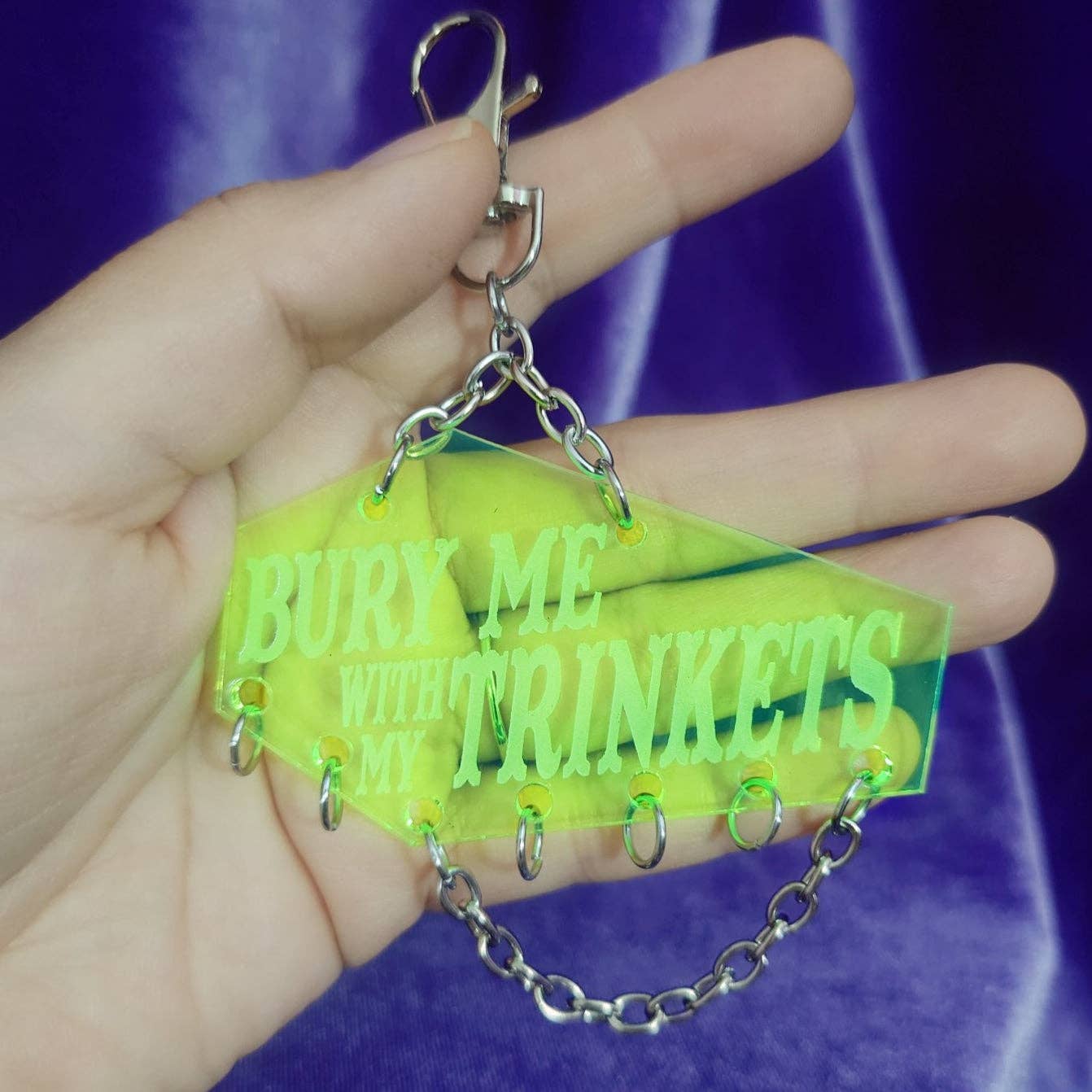 SHOPMALASTORE - Vente Porte-clés – femme - PORTE-CLÉS BIJOUX CERCUEIL - "ENTERREZ-MOI AVEC MES BIJOUX"4