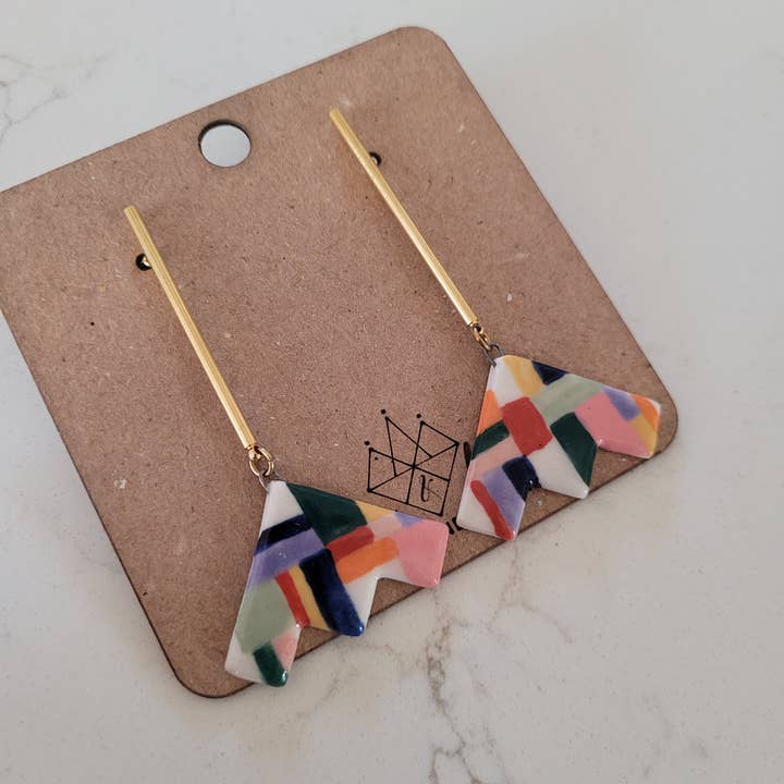 Regenbogen-Farbblock-Ohrhänger für den Großhandel von Crown & Heart