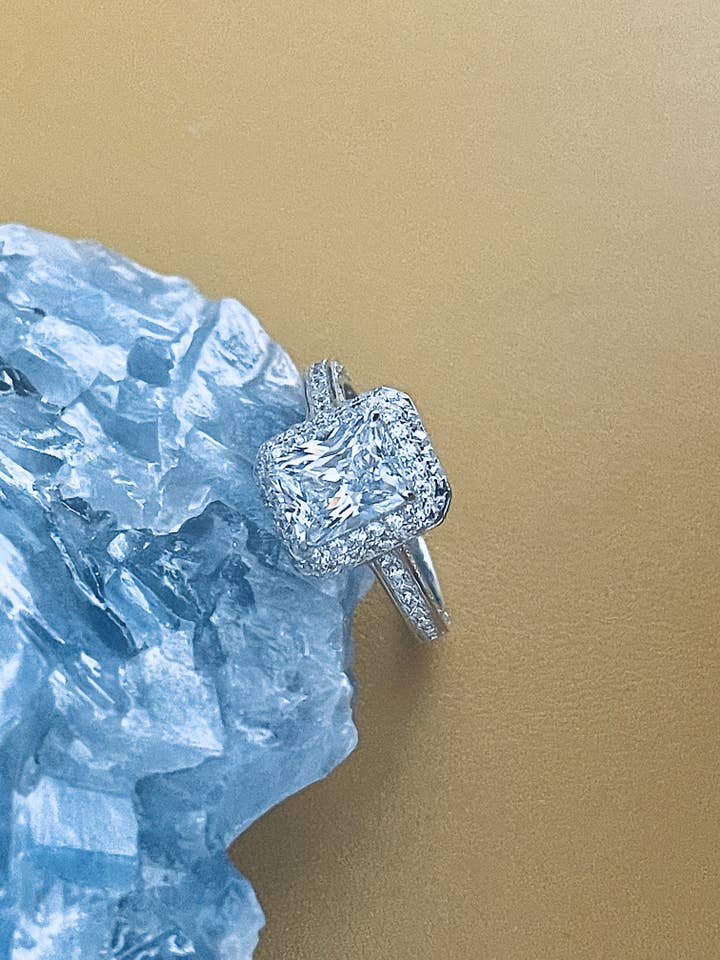 ZOEY - Bague en argent sterling avec zircones cubiques 2,5 carats pour la vente par JohnnyB Jewelry