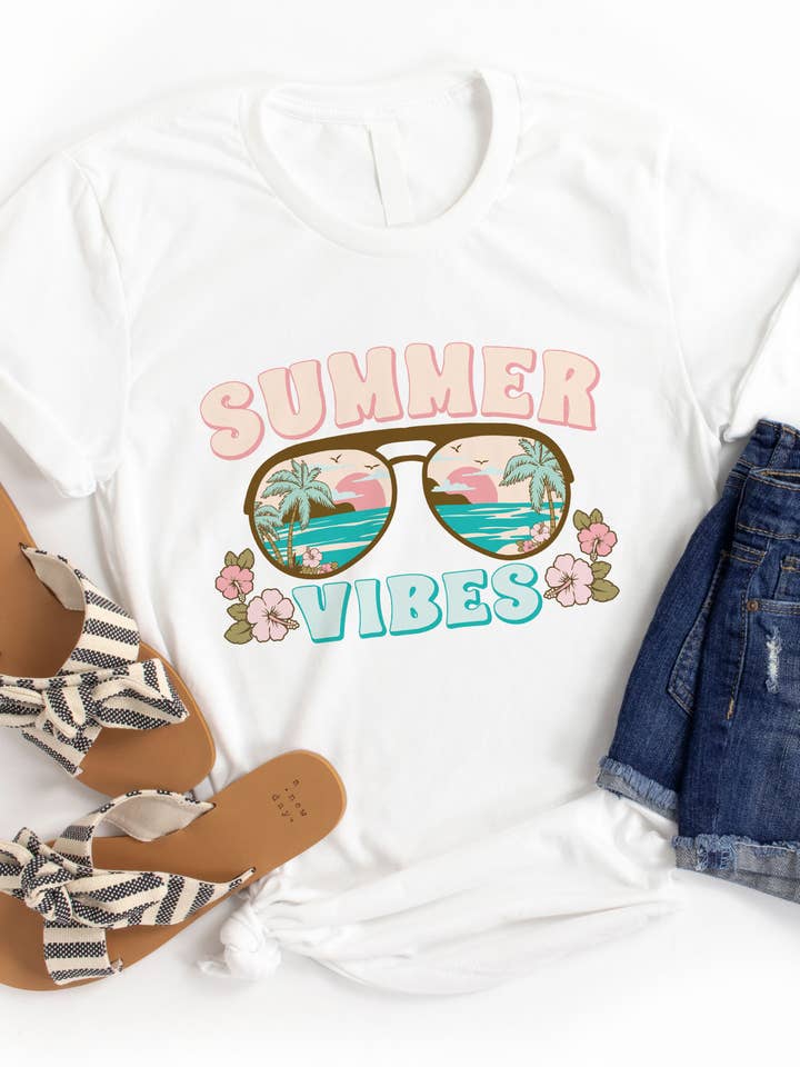 Tickled Teal - Wholesale T-shirt met print - Dames - Zomer Vibes Zonnebril Grafisch T-shirt2