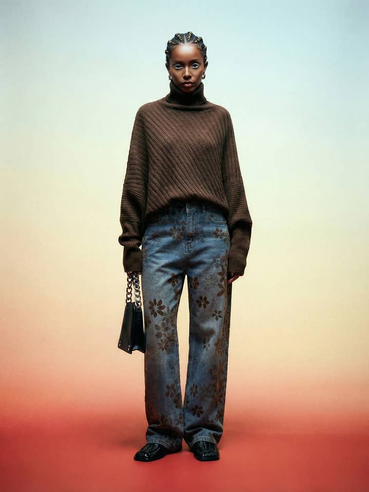 Jeans a Gamba Larga in Denim Floral Flock – Blu Lavato per la vendita all'ingrosso da parte di Simple Moderne