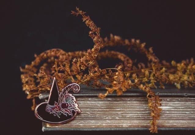 The Pickety Witch – Engroshandel Reversnål/knap – Mabon Witch Hat - Emalje Pin0