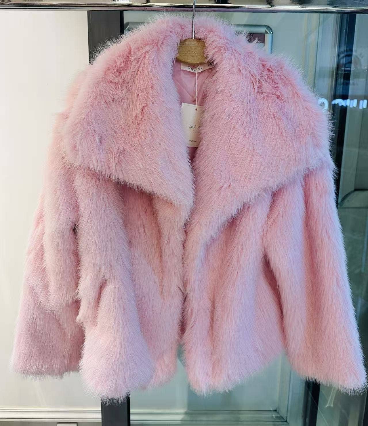 DIX-ONZE – wholesale Fur/faux fur coat – Women's – Short Faux Fur Jacket – Elegance & Softness16