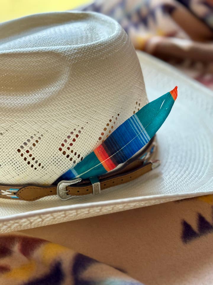 Serape-tryckt hattfjäder - västerländsk hattaccessoar för wholesale av Buckaroo Supply Company