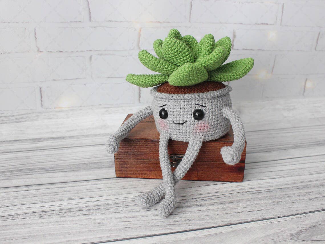 TOMOPOD LLC - Wholesale Decorative Tabletop Object - Crochet Smiling Succulent Plant Pot, Plant Lover Gift Decor5