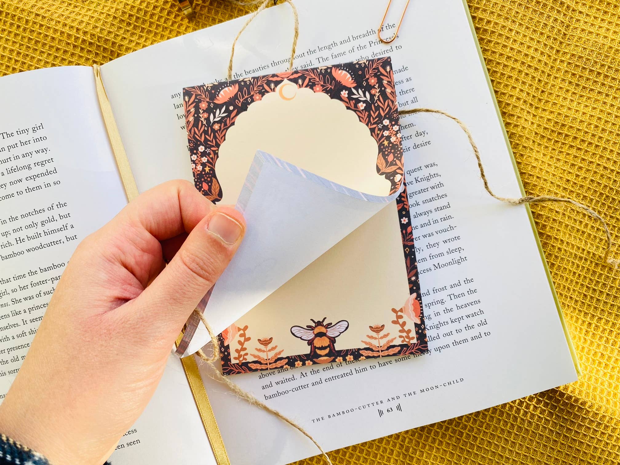 Split Moon Studios - Vendita all'ingrosso Bloc notes - Bloc-notes Queen Bee A6 con lista delle cose da fare1