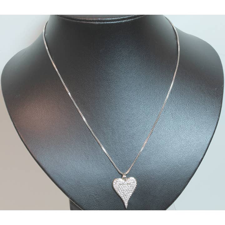 Collar de corazón en tono plateado con cristales para venta al por mayor de Western Counties Wholesale