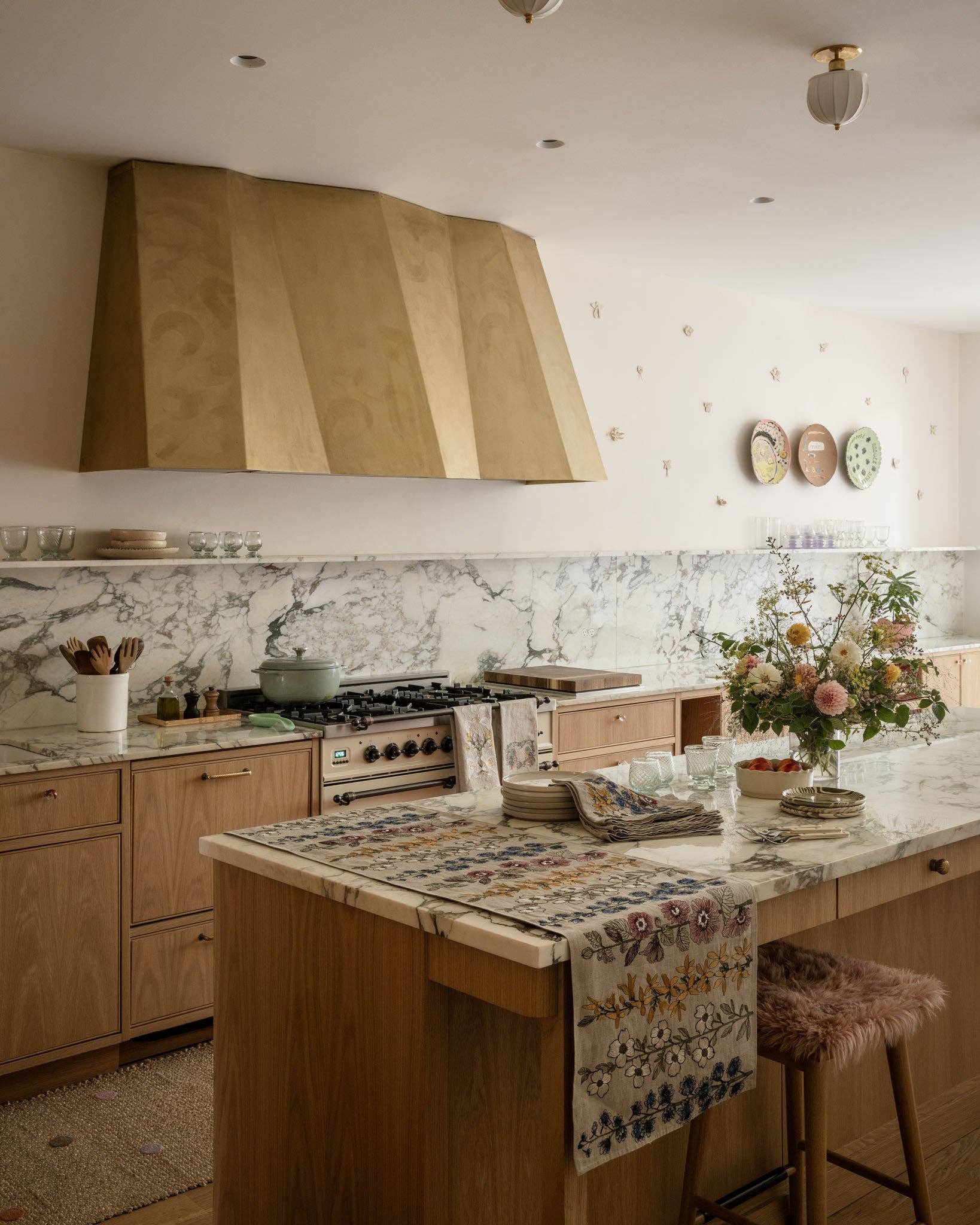 Coral & Tusk - Wholesale Table Runner - Spring Stems Table Runner3