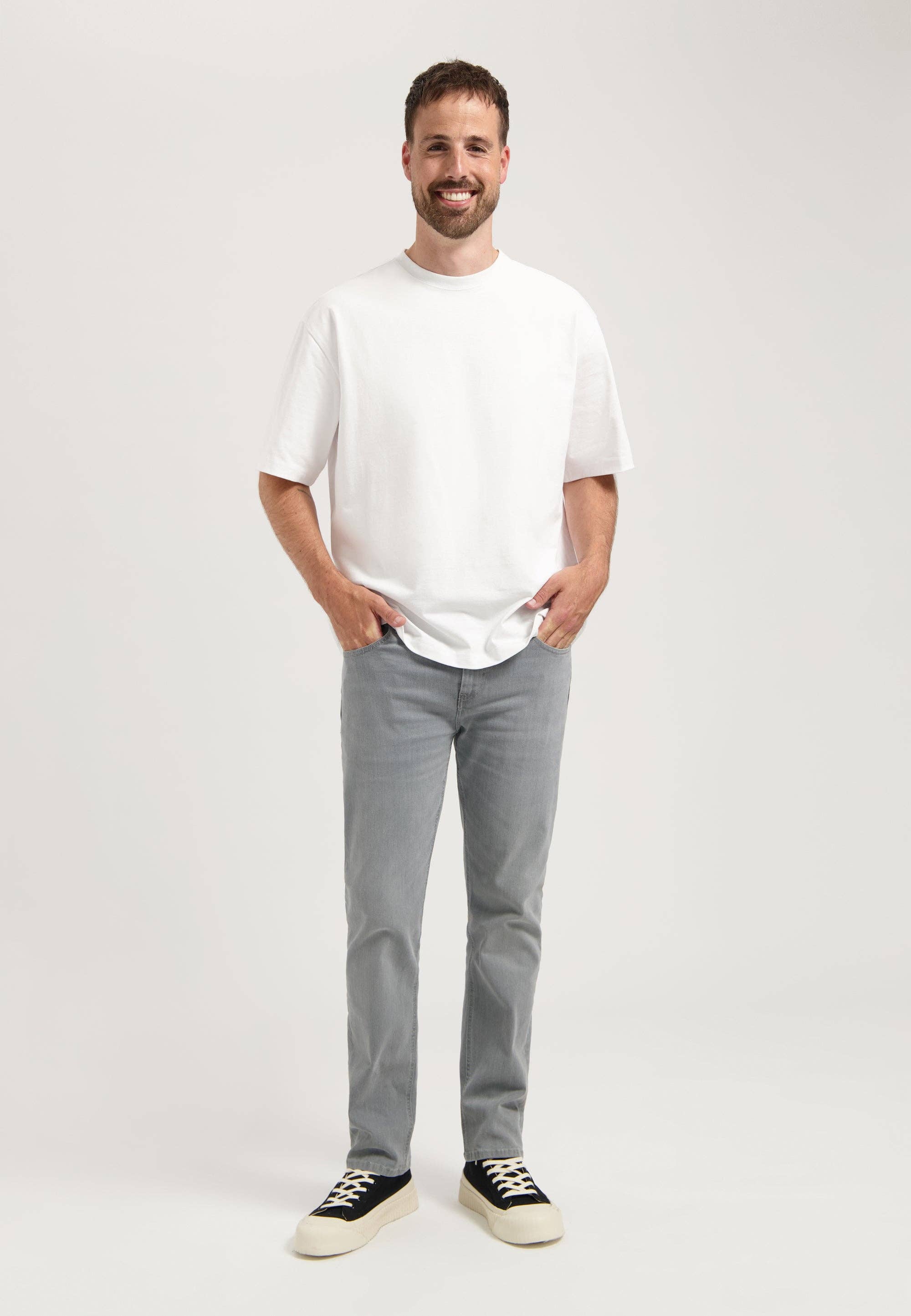 MUD Jeans International B.V - Wholesale Jeans - Men's - Bryce Mid Straight - Light Grey