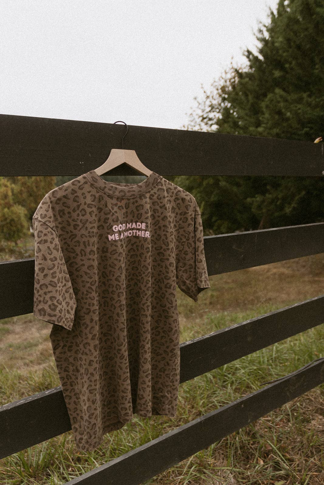 Little & Brave – Engroshandel T-shirt med print - Dame – Gud gjorde mig til mor for en tid som denne – Oversize T-shirt3