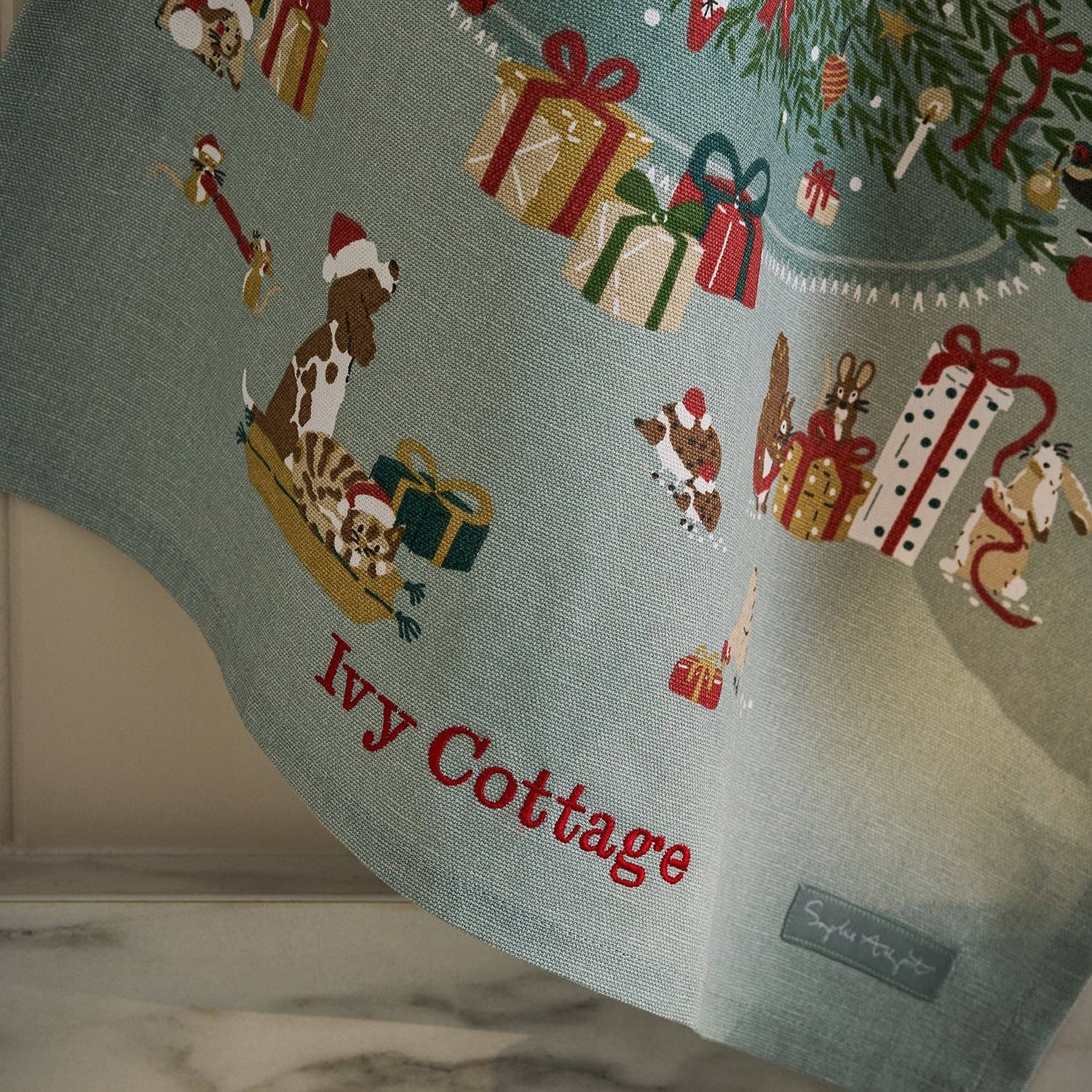 Sophie Allport - Wholesale Tea Towel - Cosy Christmas Scene Tea Towel2
