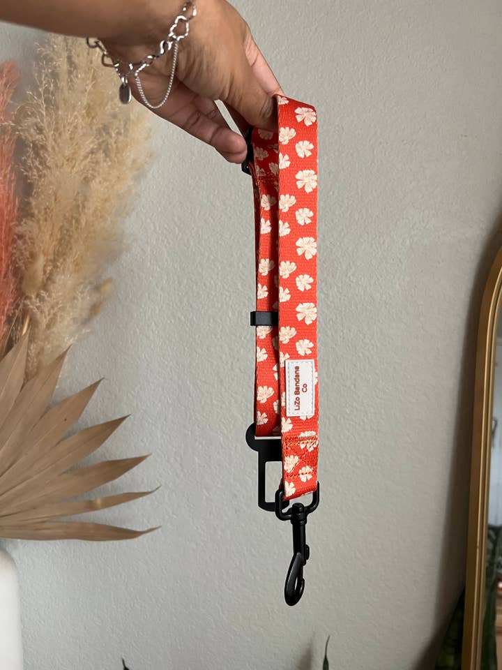 'Lilo' - Dog Seatbelt for wholesale by LiZo Bandana Co