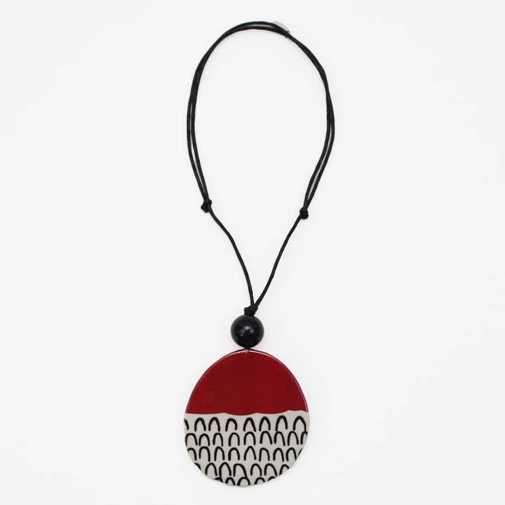 Pendentif Jolie Découpage Rond Rouge pour la vente par Sylca Designs
