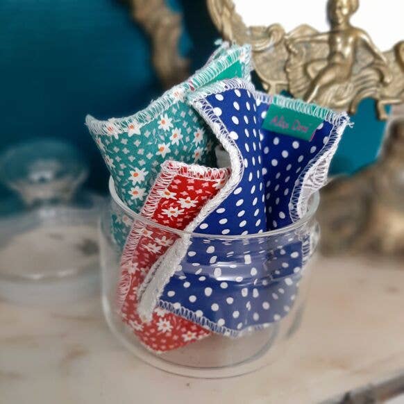 Organic cotton makeup remover wipes and glass candy jar for wholesale by Alex Doré Paris