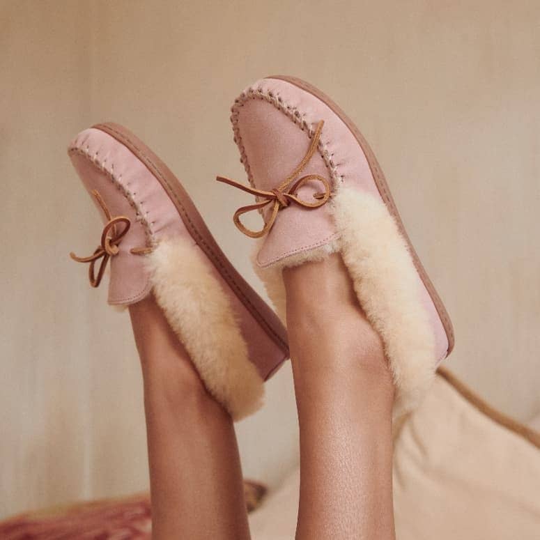 Minnetonka - Wholesale Slippers - Women's - Women's Alpine Cozy Sheepskin Suede Slipper House Shoe12