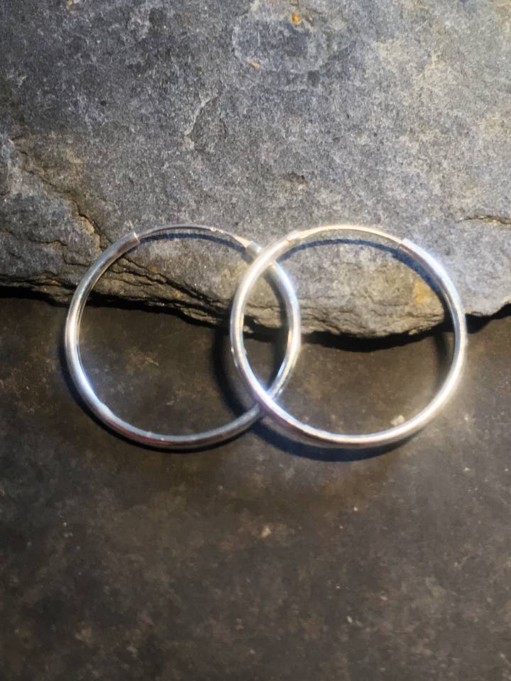 SE200B - 1.5MM X 25MM SILVERRING för wholesale av Bluelily925silver