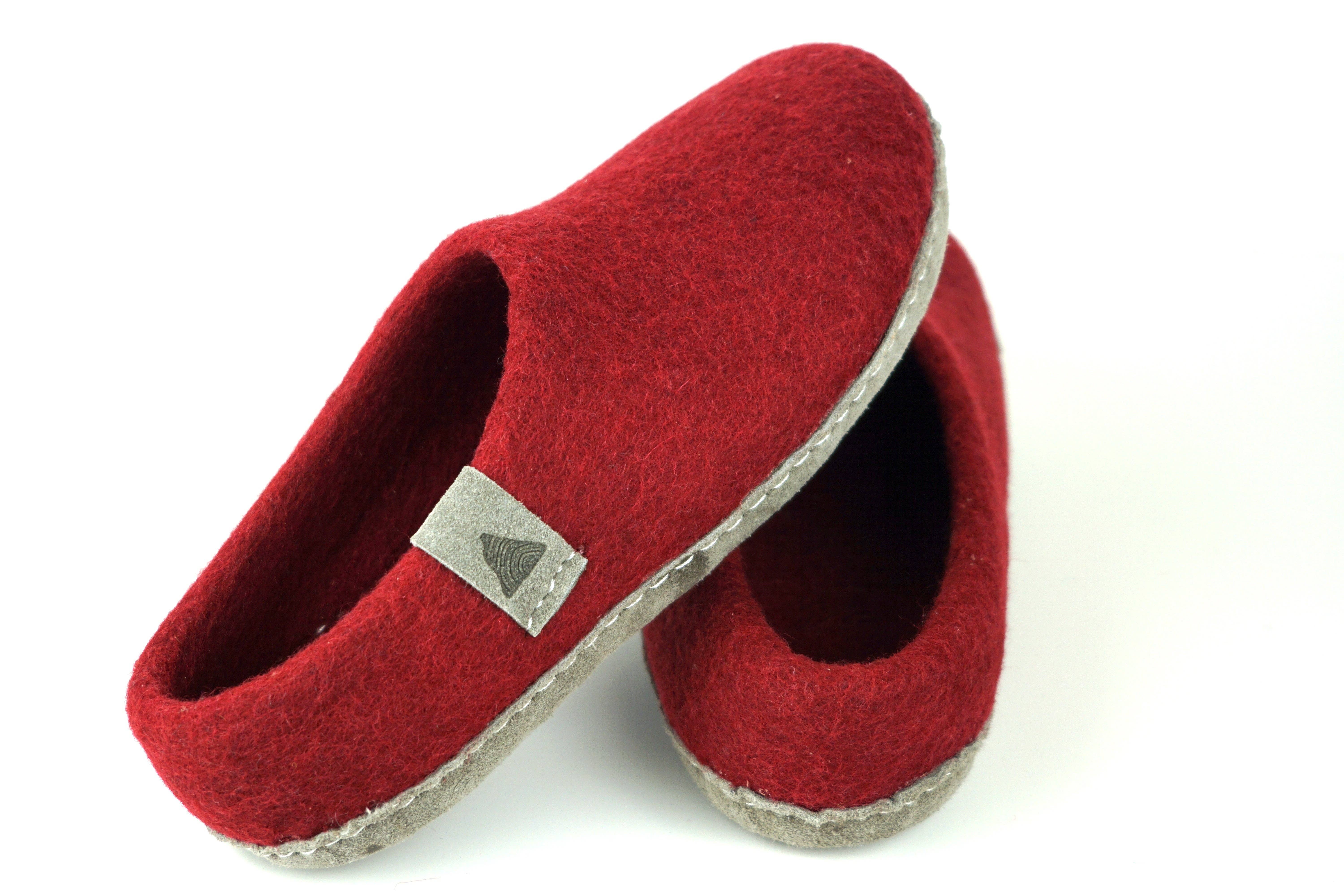 The Cottager – wholesale Slippers – Women's – Shlips Canoe Red2