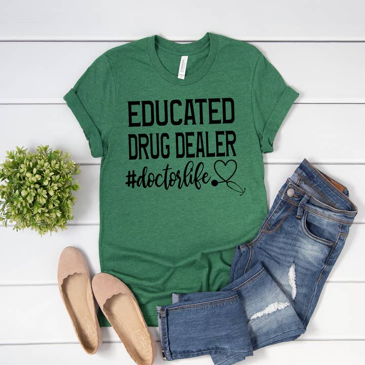 Dealer de drogue éduqué - chemise Doctor Life pour la vente par Bella Bean Studios