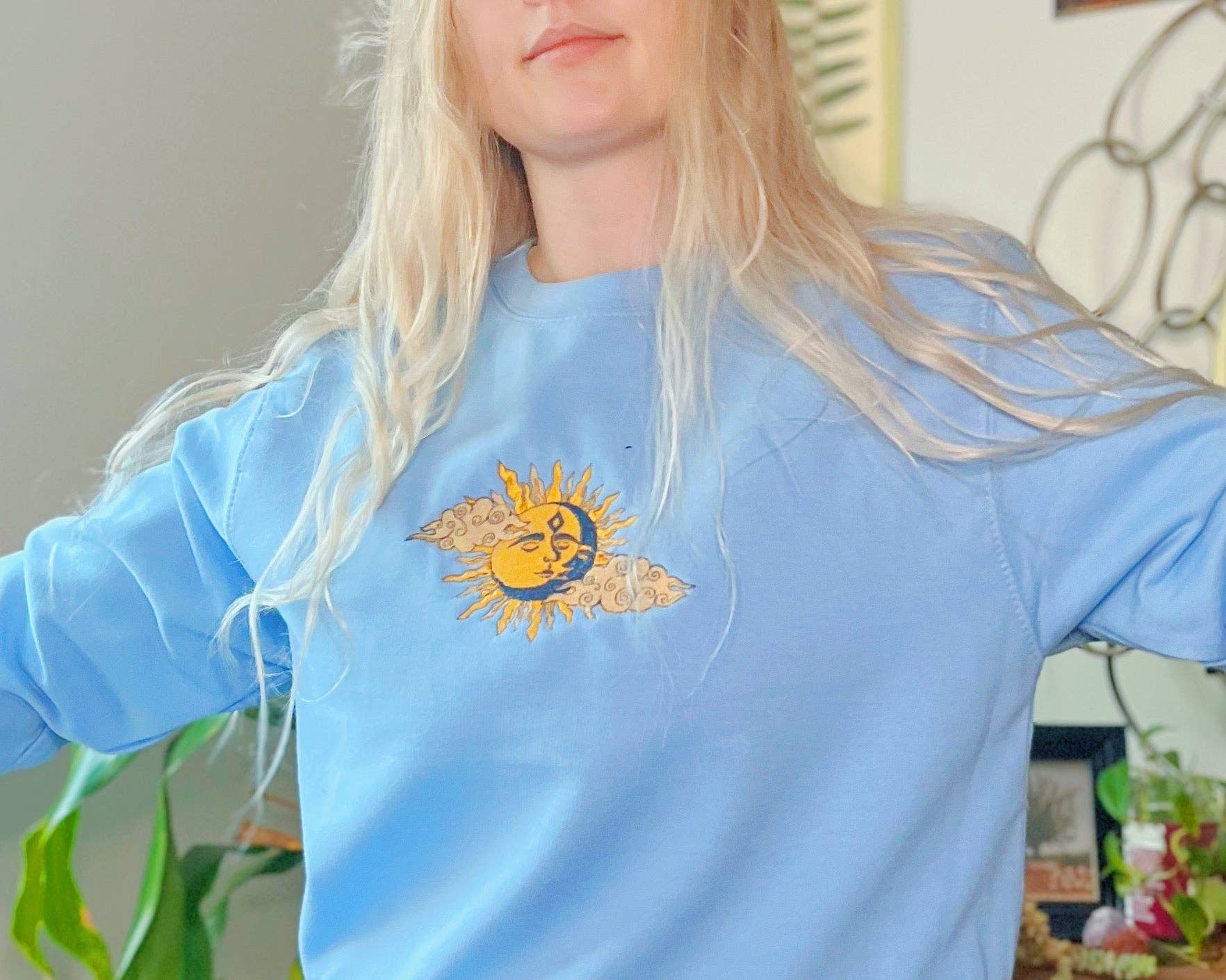 LeBeau Denim Co. - Vente Sweat-shirt – femme - Pull ras-du-cou papillon bleu bébé4