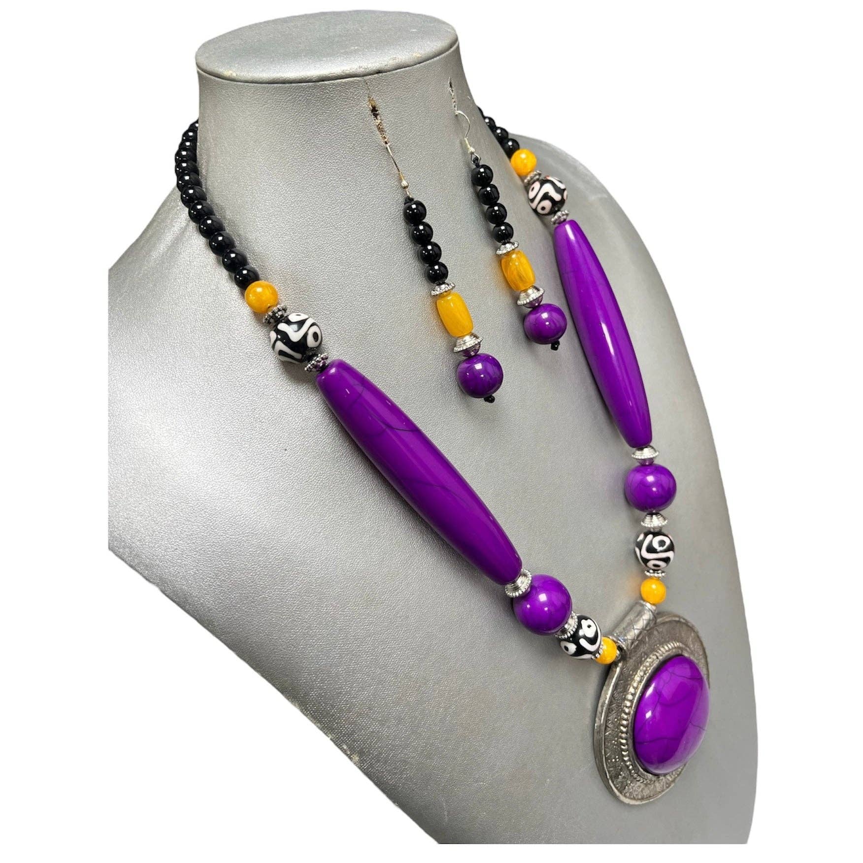 African Stars - Wholesale Jewelry Set - Women's Colored Wooden Necklace Set With Large Pendant -- Jewelry 491