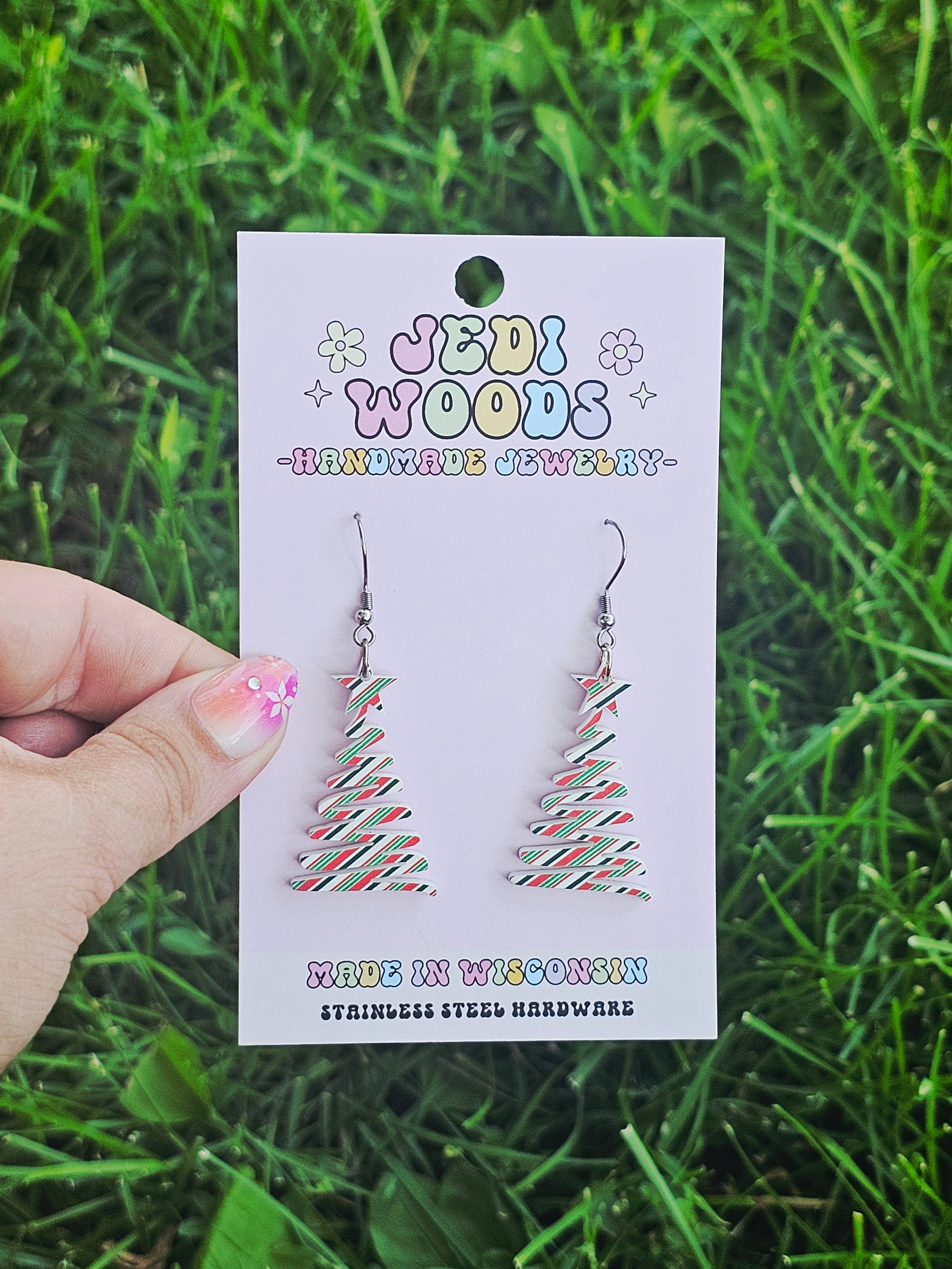 Jedi Woods LLC – Brincos de argola por atacado – Brincos de Árvore de Natal Ondulada Multicolorida1