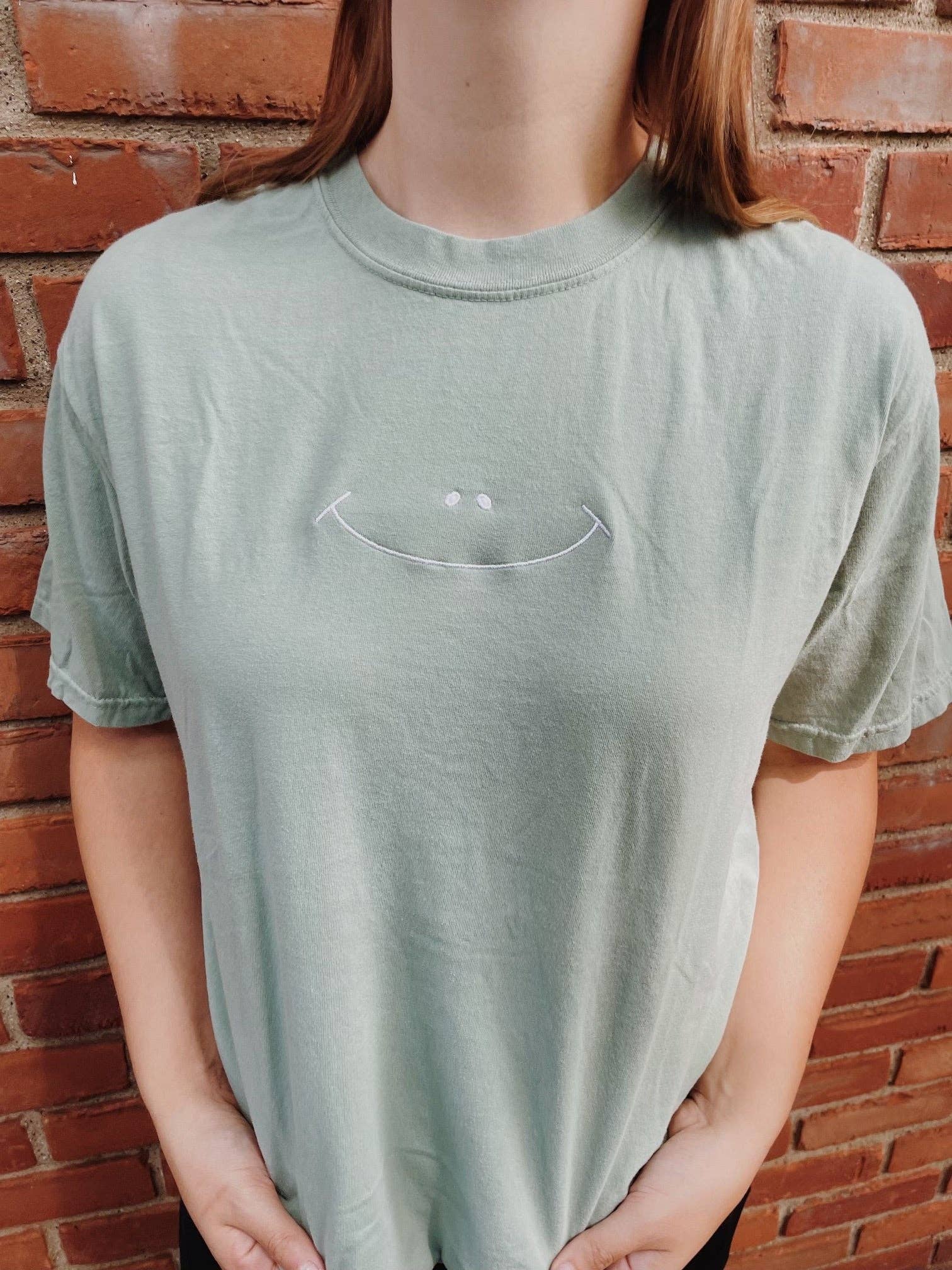 Molly Louise Shop - Vendita all'ingrosso Maglietta - Donna - T-shirt ricamata con faccina sorridente1