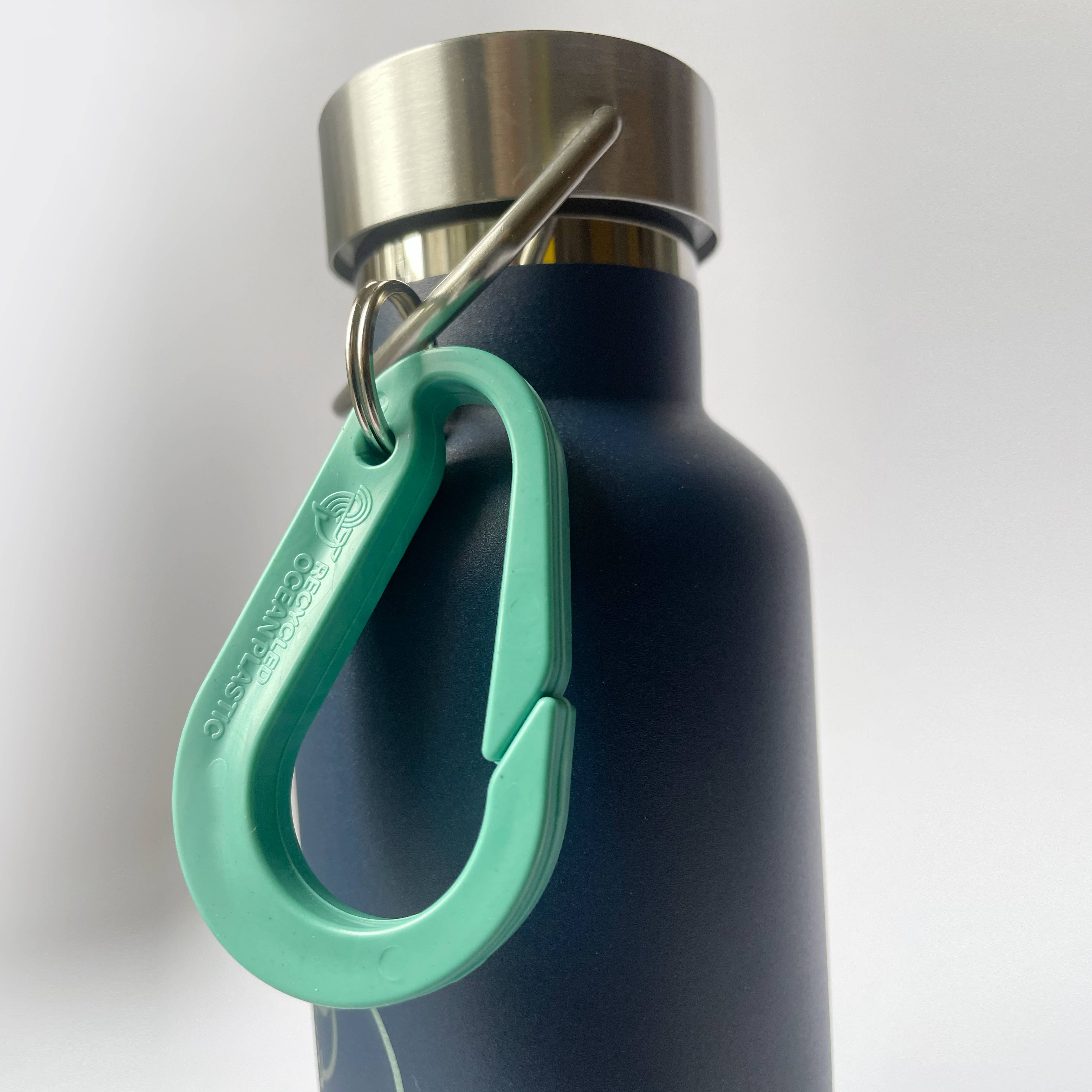 Ecotribo – wholesale Water bottle – Water bottle with Ocean Plastic carabiner2