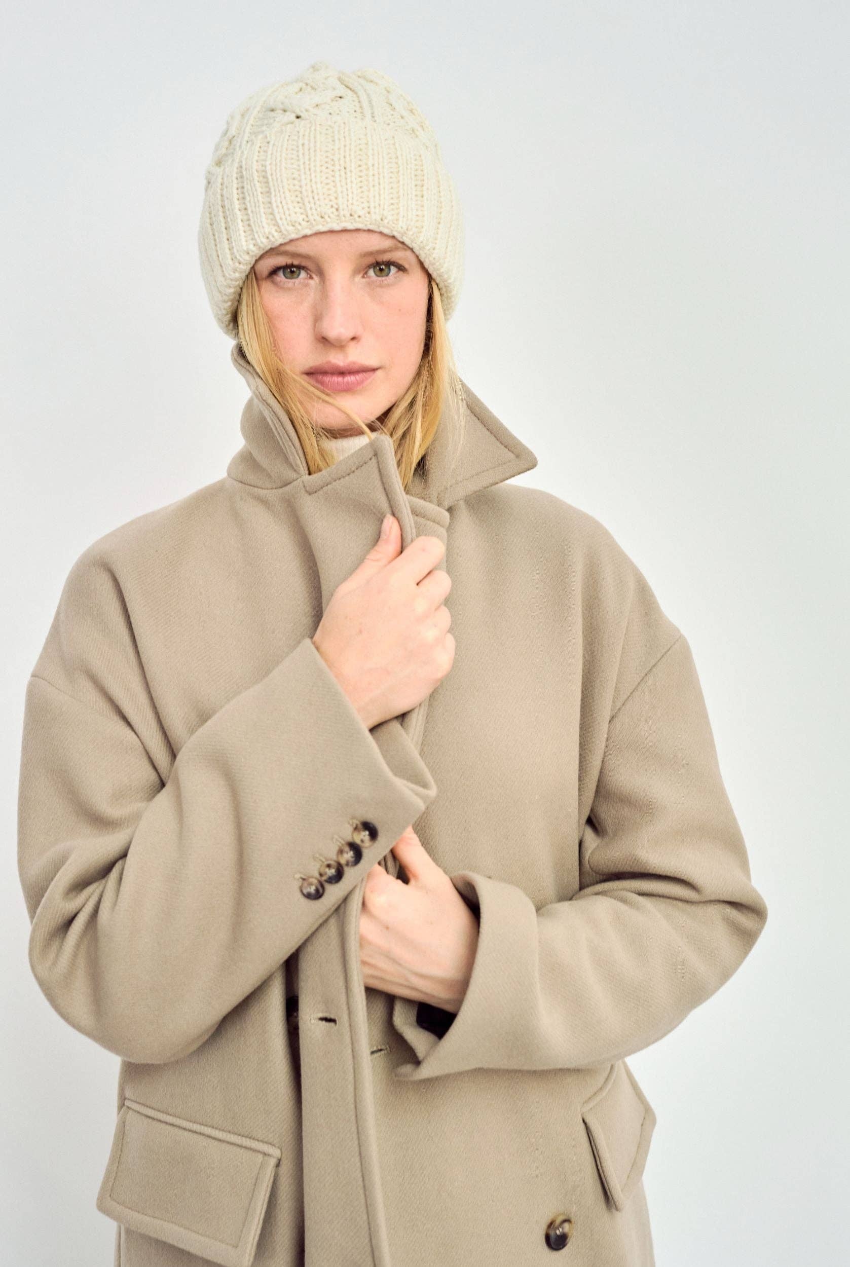 Aran Woollen Mills – Großhandel Beanie – Damen – Mulranny Aran Mütze mit Rautenmuster – Creme2