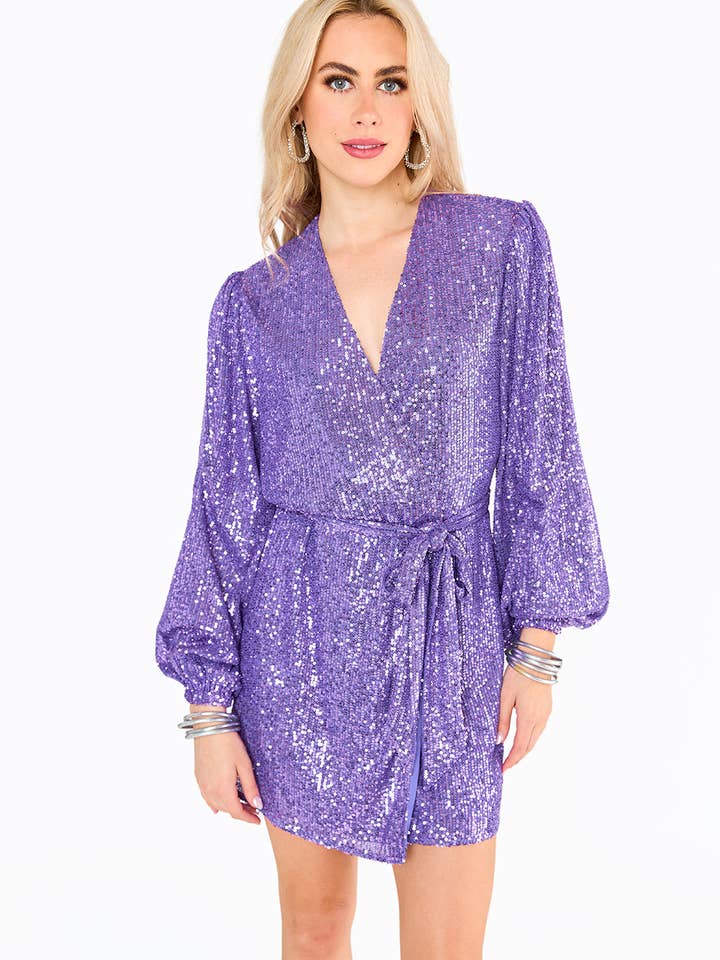 Mini abito avvolgente con paillettes viola Adeline Fig per la vendita all'ingrosso da parte di BuddyLove
