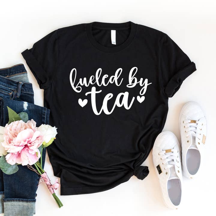 T-shirt Fueled by Tea pour la vente par Light & Shine