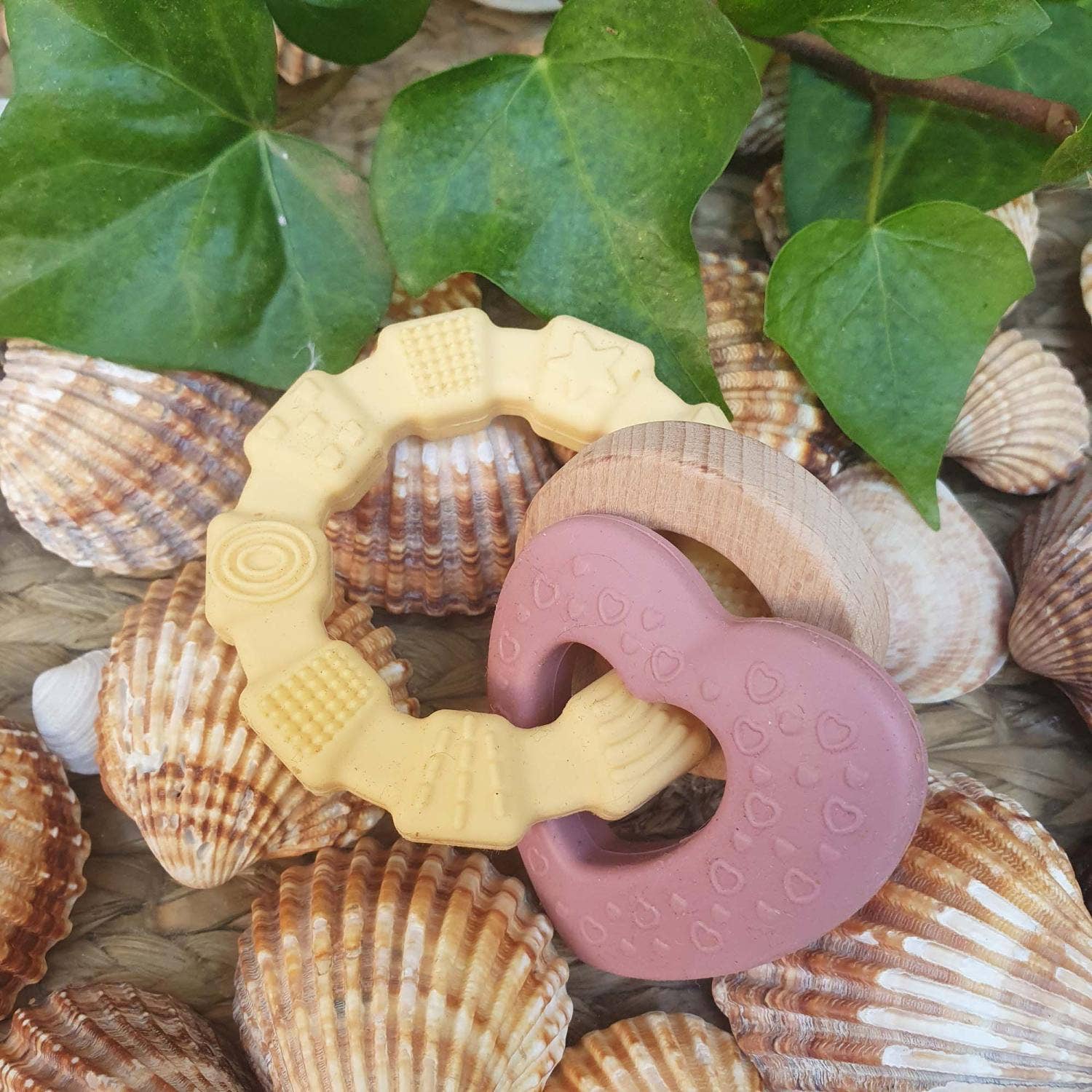 Summerville organic - Venta al por mayor Mordedor - Bebés - Juguete mordedor para bebé de silicona y madera en forma de corazón rosa3