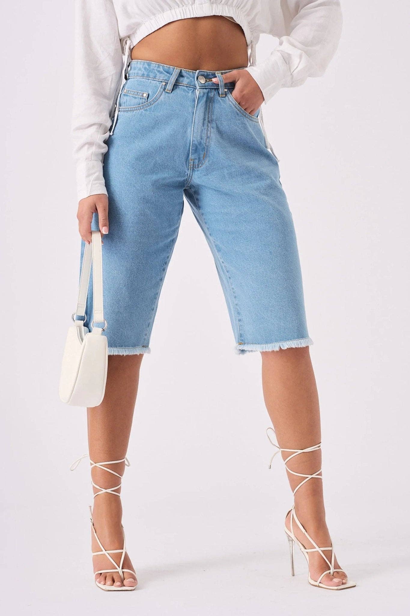 JMOJO UK Limited – Großhandel Shorts – Damen – Elara Longline Denim-Shorts – Hellblaue Waschung3