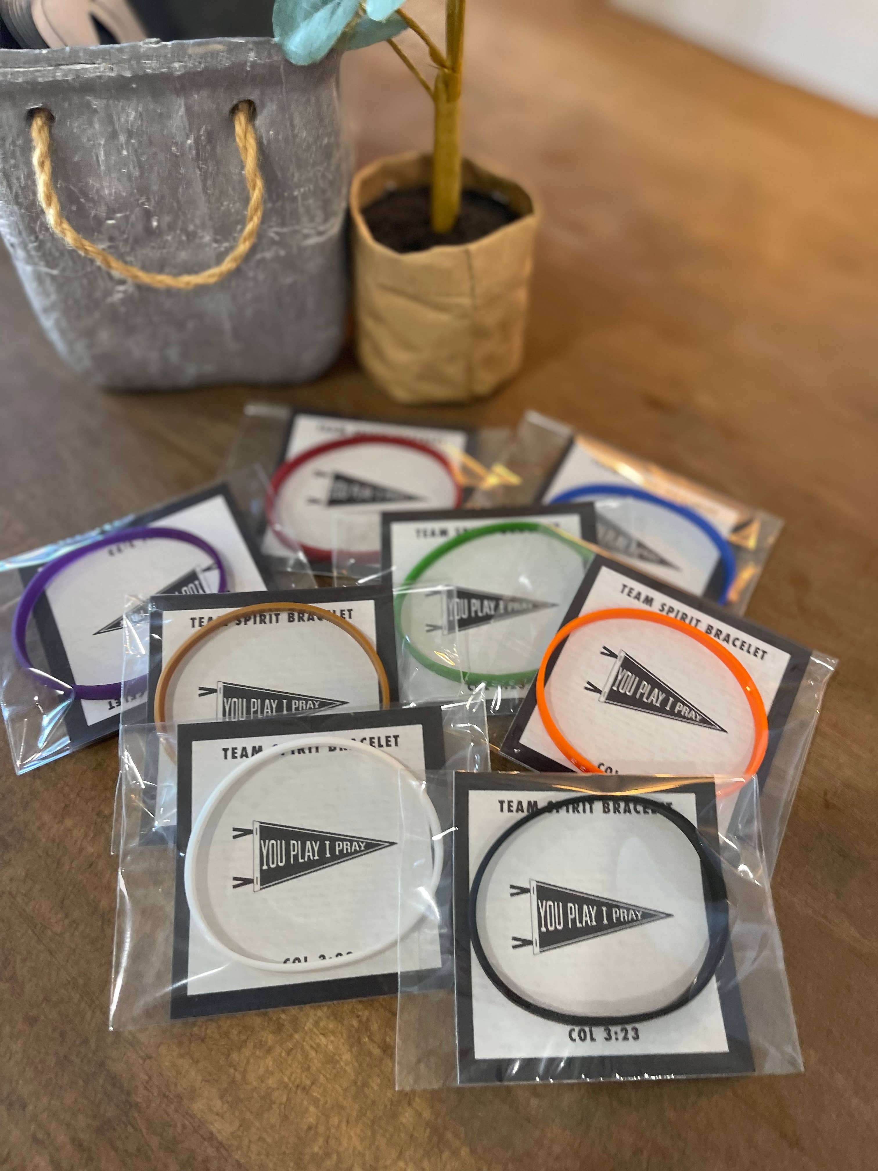 You Play I Pray - Vente Bracelet tissé/tressé -  Bracelets Team Spirit | Cadeau chrétien pour une journée de match | Sport Mom2