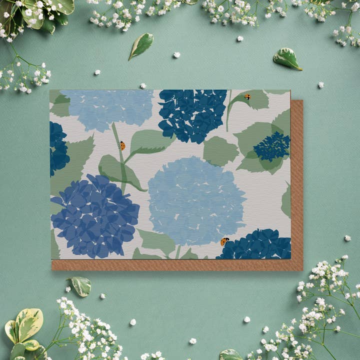Hortensie Blumen mit Marienkäfer-Grußkarte für den Großhandel von Lorna Syson