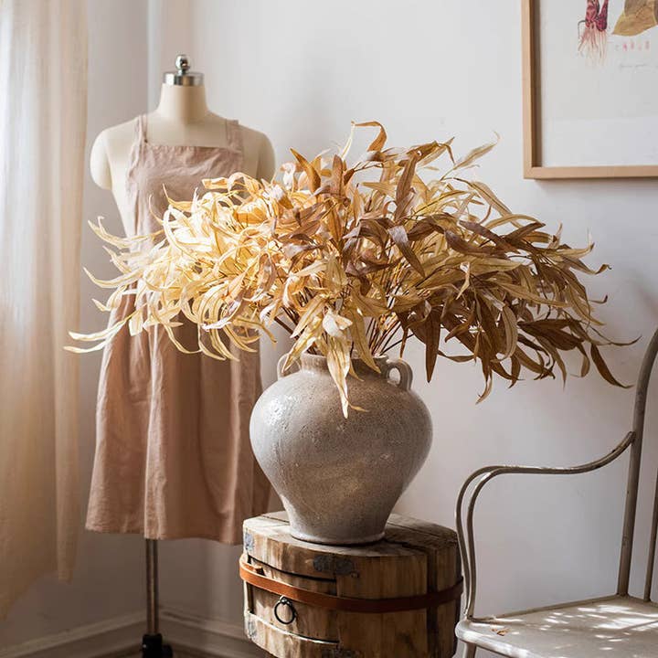 Murmures de tige d'eucalyptus d'automne 33" de haut pour la vente par Rustic Reach