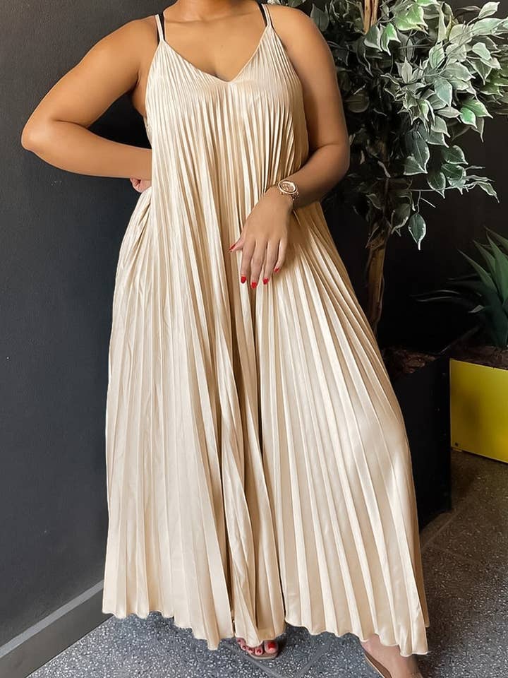 CWDMD1722_ROBE LONGUE PLISSÉE À BRETELLES DE GRANDE TAILLE pour la vente par NINEXIS