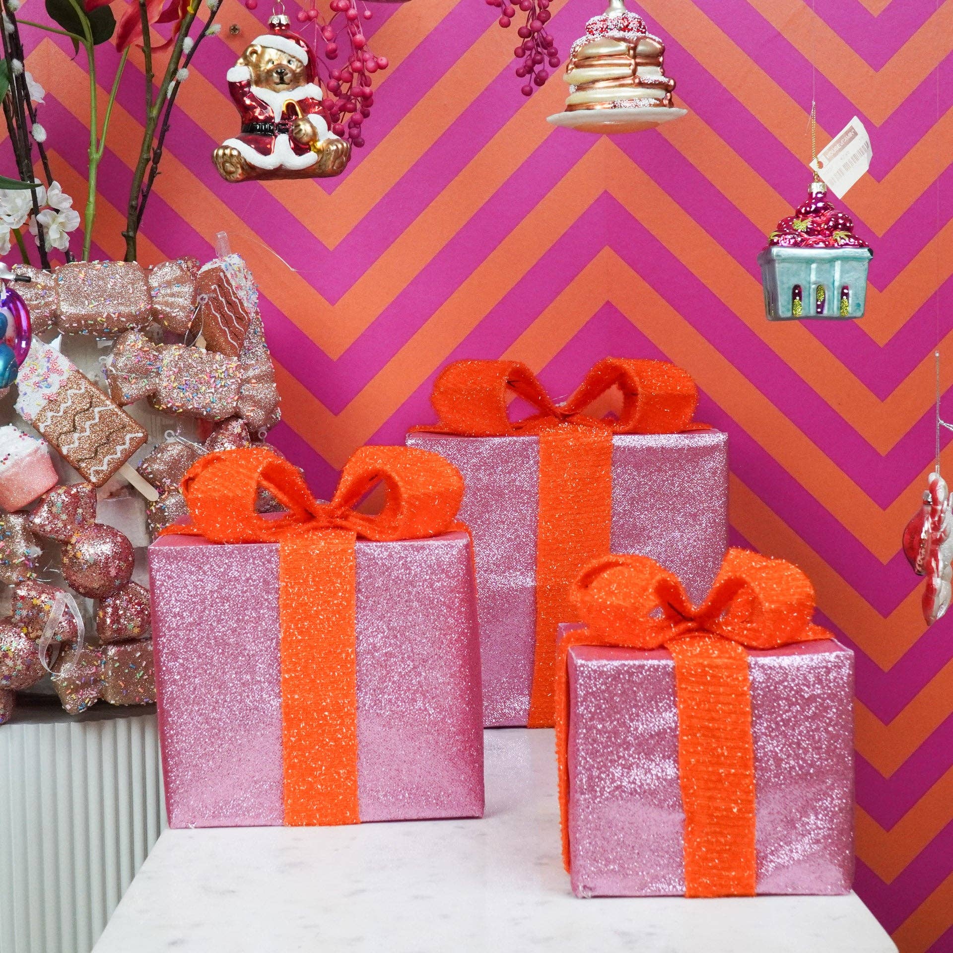 Housevitamin bv - Wholesale Christmas Decoration - Led Xmas Gift - S3 - Polysterene - Pink/Orange -15/20/25cm2